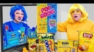 'ASMR MUKBANG BLUE VS YELLOW FOOD CHALLENGE | EATING ONLY 1 COLOR FOOD AND SWEET BY SWEEDEE'