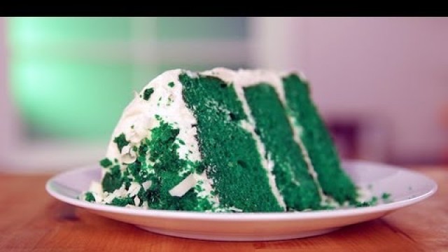 'How to Make Green Velvet Cake For St. Patrick\'s Day! | Eat the Trend'