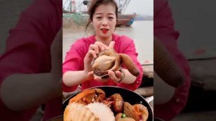 'Bizzare girl eating weird food #shorts #chicken #chinese #foodporn #deliciousfood #chinesesshorts'