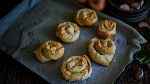 'SPINACH & HOUMUS FILO PASTRY SPIRALS - Christmas Food Ideas'