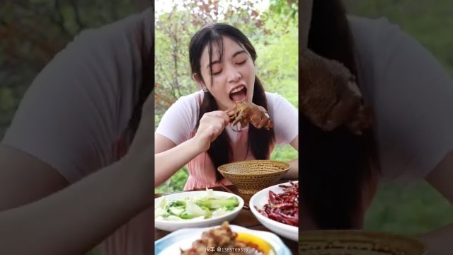 'Bizzare Chinese girl eating a lot of food #chinese #liziqi #shorts'