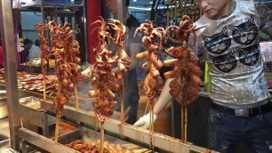 'Xi\'an Muslim Street, Night market - CHINA STREET FOOD!'