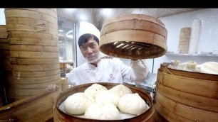 'Chinese STREET FOOD Breakfast Tour of Huanghe Road - Buns, Dumplings & Jiangbing | Shanghai, China'