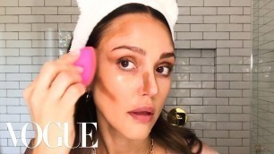 'Jessica Alba’s Guide to a Daytime Smoky Eye | Beauty Secrets | Vogue'