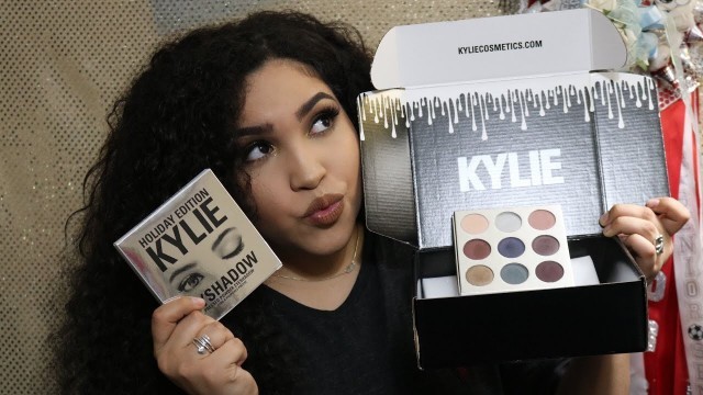 'KYLIE COSMETICS UNBOXING | HOLIDAY PALETTE & SWATCHES'