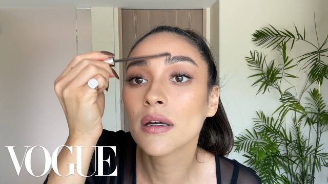 'Shay Mitchell\'s 58-Step Beauty Guide, From Face Masks to False Eyelashes | Beauty Secrets | Vogue'