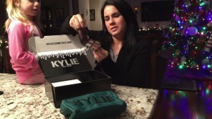 'Box  Opening Kylie Jenner Cosmetic Christmas 2017.'
