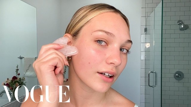 'Maddie Ziegler\'s Guide to Colorful Eye Makeup | Beauty Secrets | Vogue'