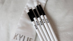 'Kylie Cosmetics Holiday Edition Brush Set | Review + Demo'