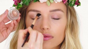 'How to use Charlotte Tilbury Eyes To Mesmerise Cream Eyeshadow | Cosmetify'