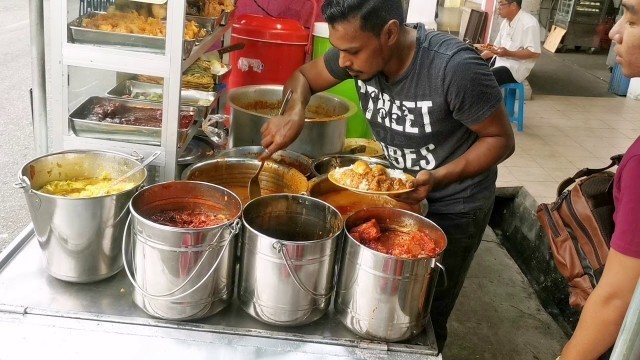 'Penang Street Food Nasi Kandar Indian who speak Chinese Fluently'