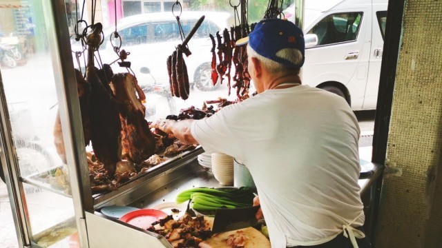 'Famous Charsiu Roasted Pork Penang Street Food Chulia Street Malaysia 牛干冬好吃的叉烧饭'