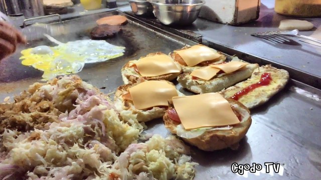 'Legendary 41 Years Old Hillside Uncle Burger // Popular Penang Street Food'