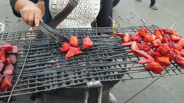 'Shillong Street Food Heaven in Police Bazar || Smoky Chicken || Pork || Meghalaya'