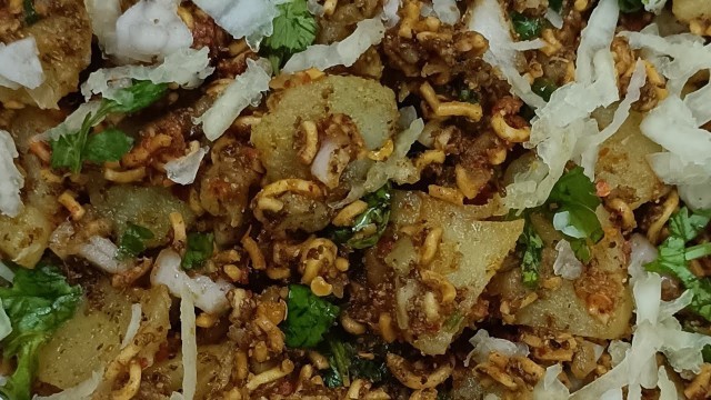 'Shillong famous street food Sohlah ne ALU without muri || Diana Kharmujai'