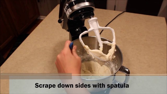 'Easy Vanilla Buttercream Frosting in Kitchenaid Mixer'