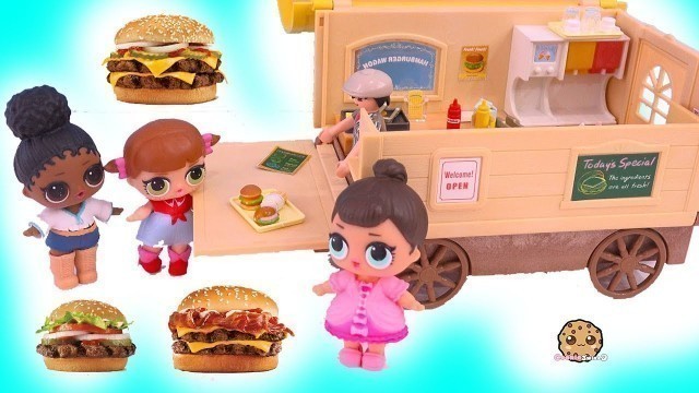 'LOL Surprise Dolls Eat Fast Food At Best Burger Place EVER !?'