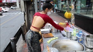 'Eggs & Bananas! The Most Popular Rotti Lady in Bangkok - Thai Street Food'