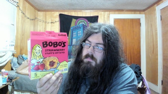 'John\'s Food Review: Bobo\'s Strawberry Pie Stuff\'d Oat Bites'