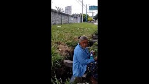 'NAKAKA TOUCH REACTION NI NANAY UNG BINIGYAN NATIN NG JOLLIBEE | NAKUNAN NG VIDEO NI KUYA GRAB FOOD'