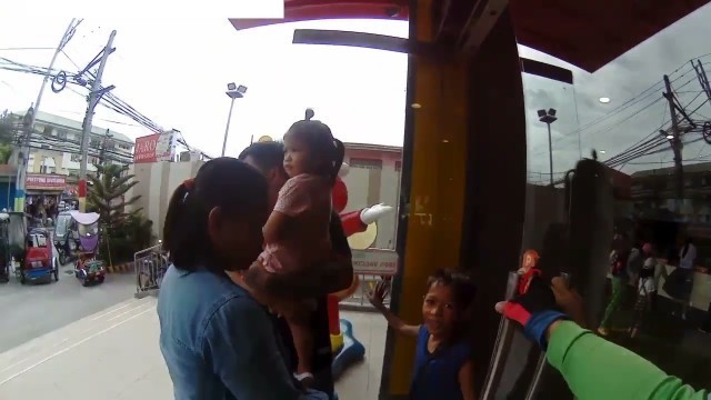 'napalanghap sarap ang Batang nan limos sa Jollibee... Buhay grab food'