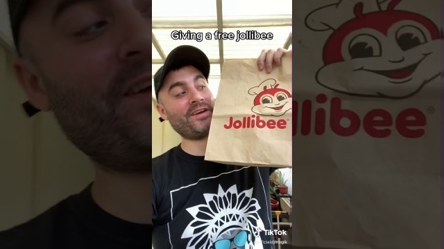 'Giving a free Jollibee to the Grab driver in the Philippine’s'