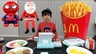 'Pretend Play Food Toys with Giant Burger and Fries! Fast Food Restaurant Toy Store by Aarav'