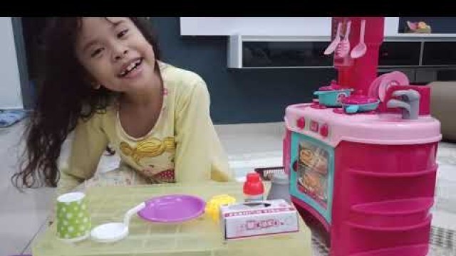 'PLAYING WITH FAST FOOD TOYS'