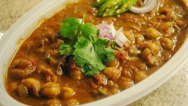 'Aloo Chole Recipe By Sanjeev Kapoor | Aloo Chole Ki Sabzi Recipe In Hindi'