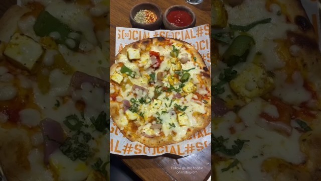 'Paneer Tikka #Pizza #paneer #paneertikka #delhi #delhifoodie #cheese #cheesepizza #shorts #foodporn'