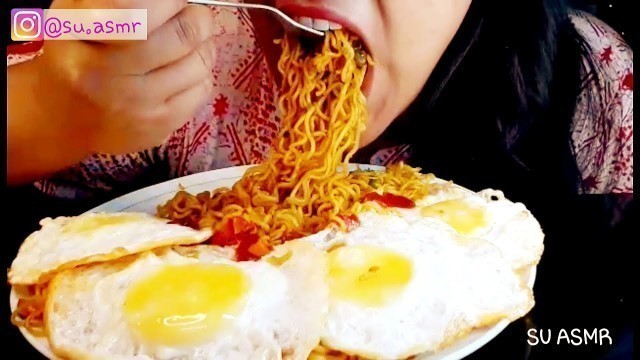 'ASMR:Eating Indian Maggi Masala Noodles Spicy +Fried Egg ||Street Style|| Indian Maggi Eating Show'