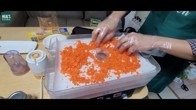 'Making organic food coloring'