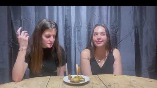 'International students react to Egyptian food! رد فعل غريب من الطلاب الأجانب للأكلات المصرية'