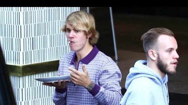 'Justin Bieber Grabs A Birthday Meal At The London Hotel'