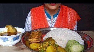 'EATING FISH CURRY, GHOOGNI, BEGUNI, SALAD WITH RICE ( INDIAN FOOD MUKBANG)'