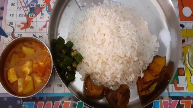 '#Eating Indian Food/Rice/Bhindi Bhaja/Begun Bhaja/kumro Bhaja/Paneer Aloo Curry'