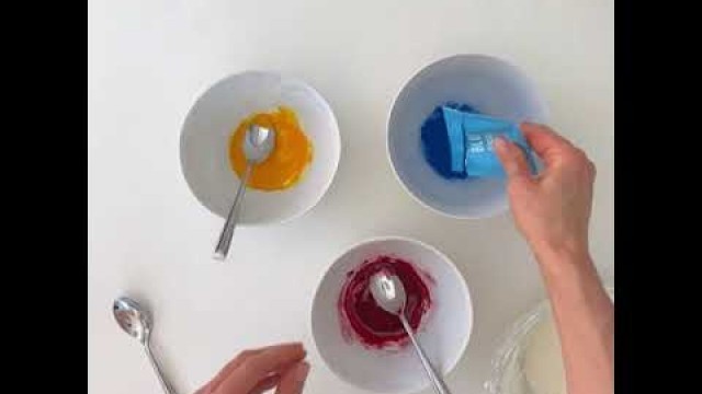 'Coloring Frosting with Natural Food Coloring'