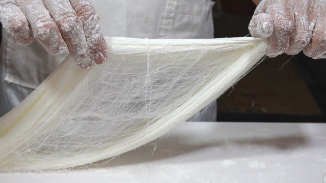 'Taiwanese Street Food - Dragon\'s Beard Candy by Hand'