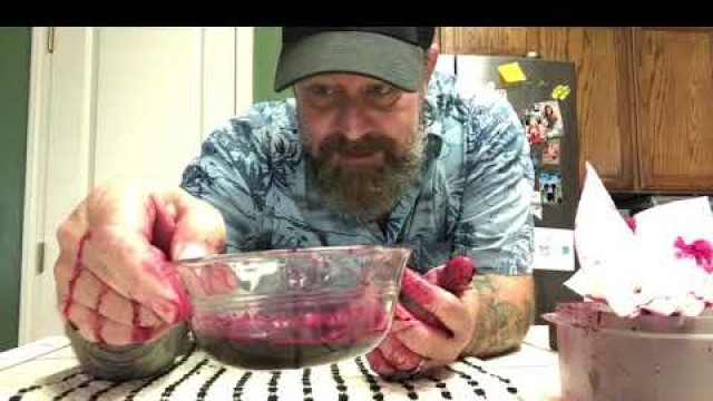 'HOW TO MAKE NATURAL RED FOOD COLORING!'