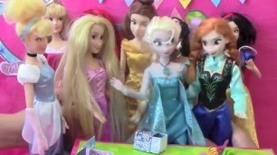 'Elsa Birthday Party ft Princess Dolls, Real Tiny Food Surprise Presents & Birthday Cake'
