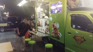 'Taki-taki food truck shelter in denpasar bali at 8pm 11march 2017'