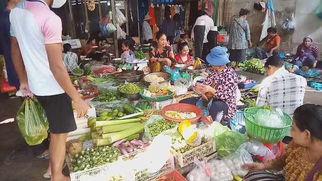 'Street Food View Inside Deum Thkouv Market -Fresh Foods And People Activities -Best Street Food View'
