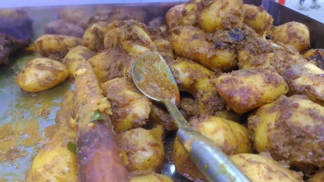 'Eating Show Masala Chicken Muri @ Tk 20 Per Plate Delicious Street Food Muri Makha | Spicy Jhal Muri'