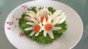 'How to decorate food plate with onion flower'