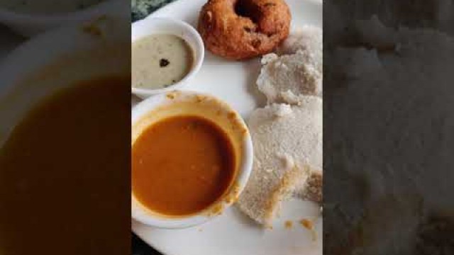 'how to Eat Idli in perfect South Indian way 