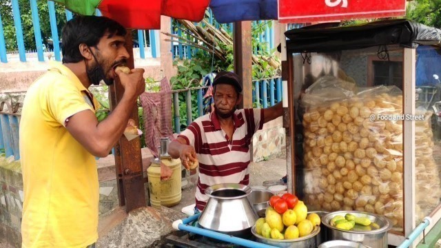 'Eating Fuchka (Golgappa/ Panipuri/ Churmur) - Bengali Street Food India - Indian Street Food Kolkata'