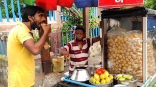 'Eating Fuchka (Golgappa/ Panipuri/ Churmur) - Bengali Street Food India - Indian Street Food Kolkata'