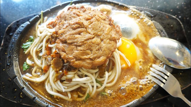 'Battambang Street Food, Eating DELICIOUS Hot Vegetarian Noodles On Hot Plate, Khmer Food'