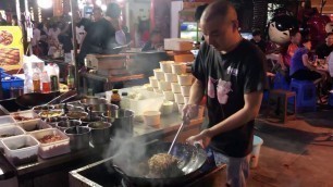 'Wuhan Reganmian, Chinese Street food (Hot dry noodles – Reganmian 热干面) Wuhan City'