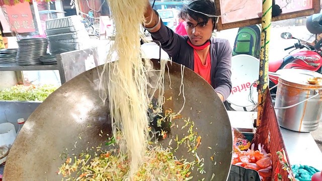 'VEG CHOWMEIN STREET FOOD | Delhi Street Food | South Indian Food | #shorts'